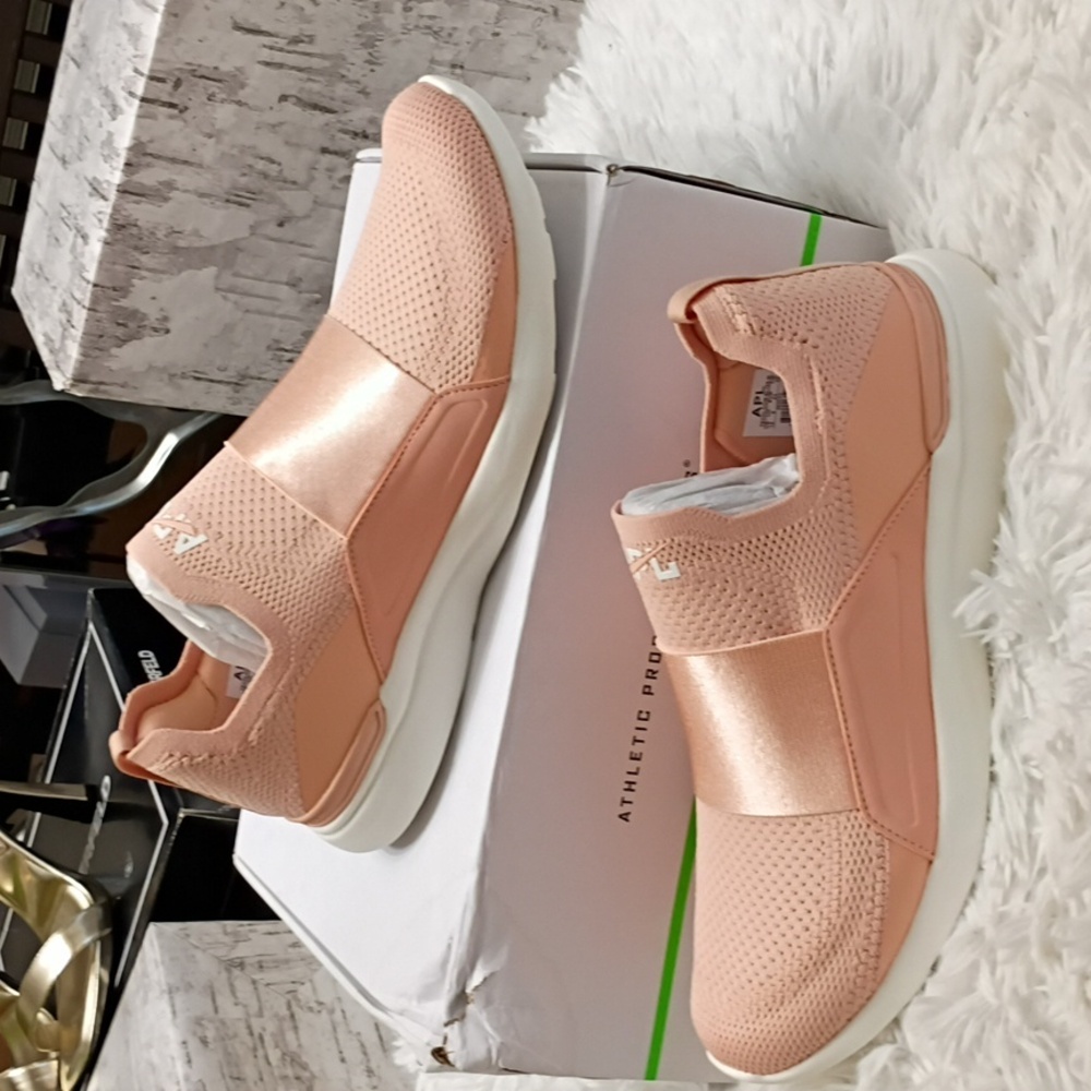 APL Athletic Propulsion Labs Techloom Bliss Unisex, Blush Men's Sneakers 10.5
